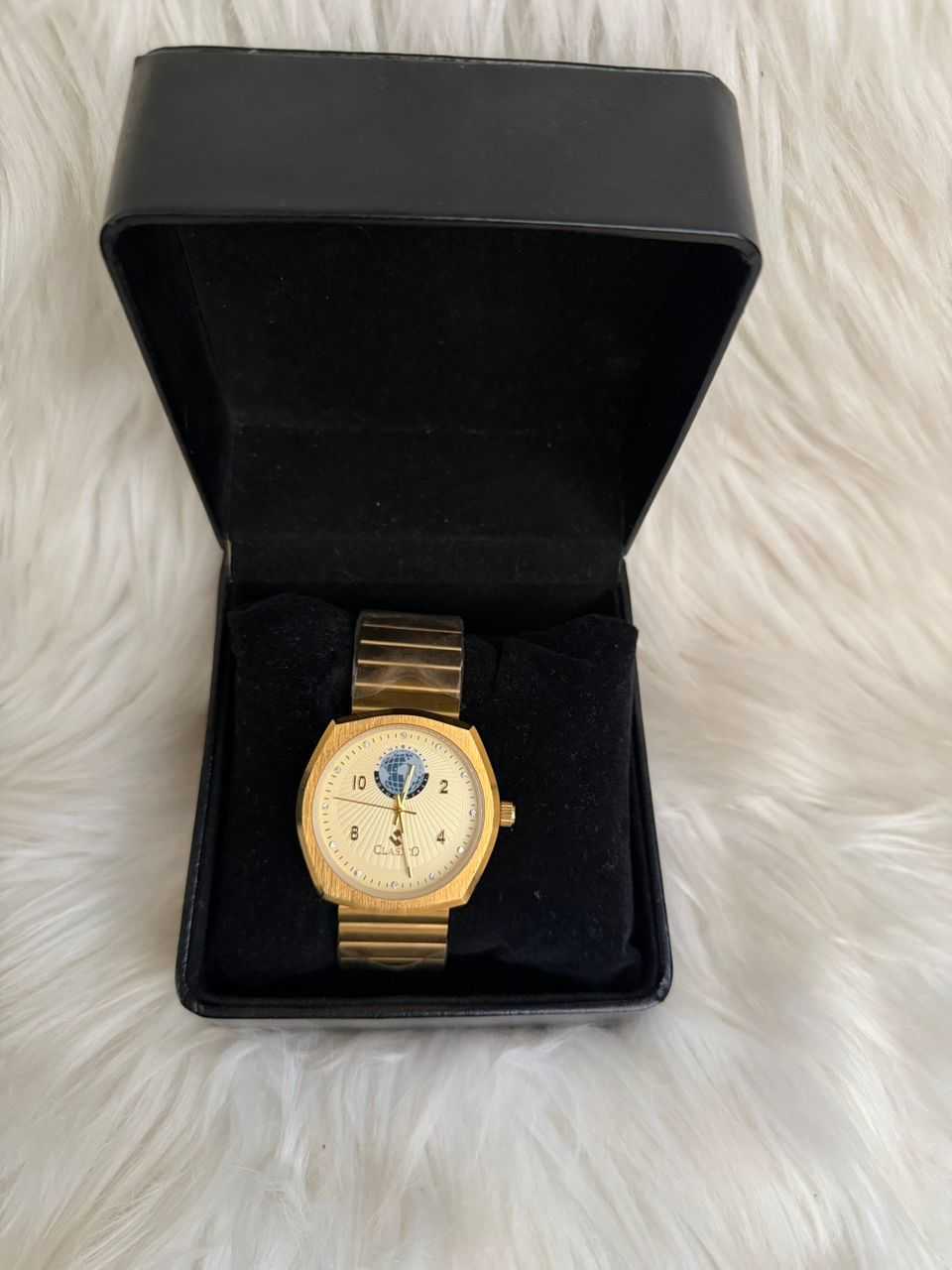 Gold Vintage Square Analog Watch