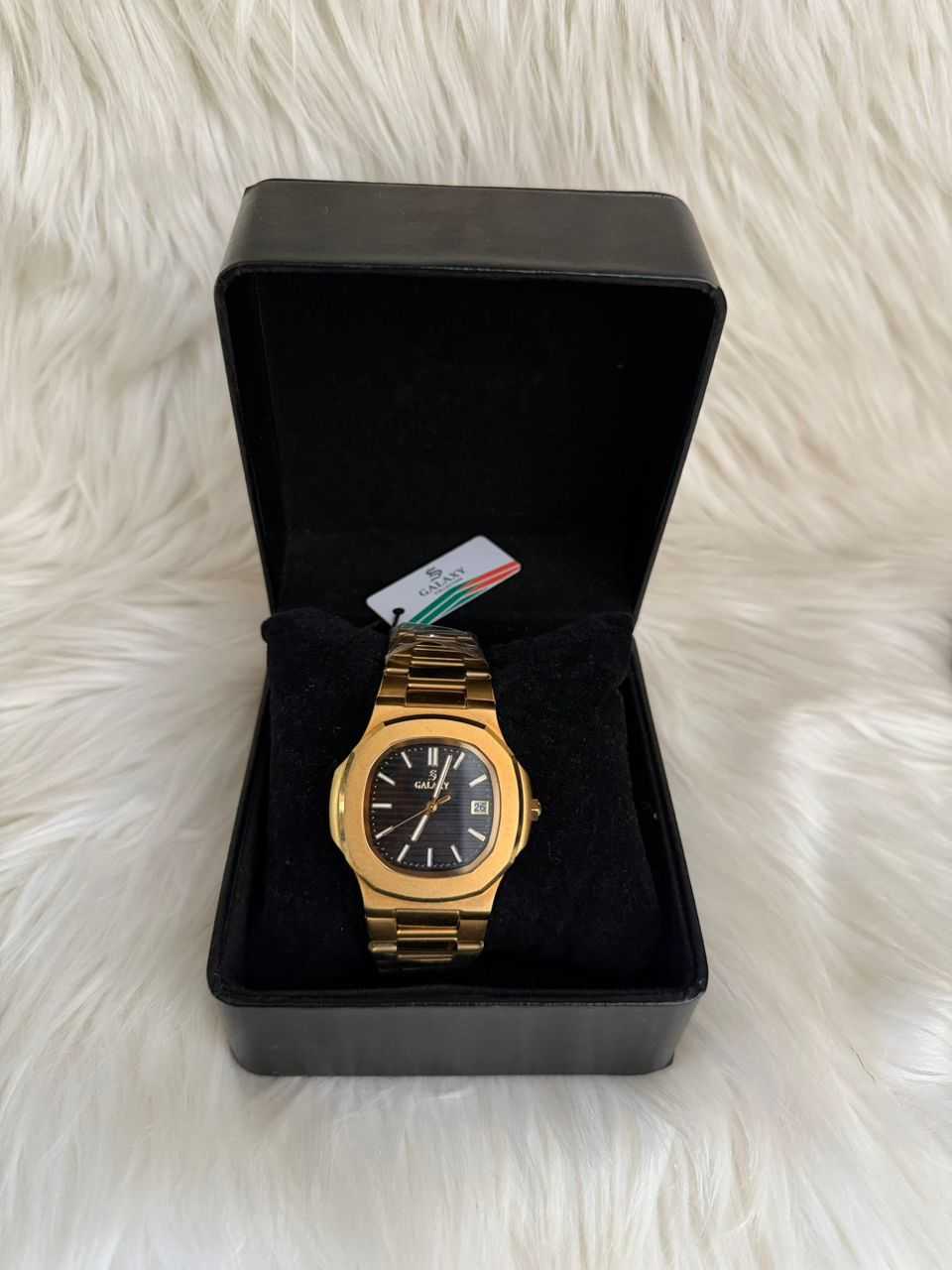 Gold Classic Analog Wrist Watch