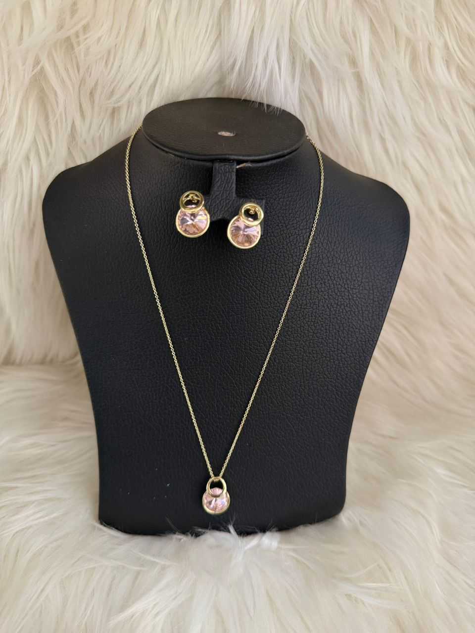 Gold Round Jewelry Set